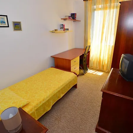 Apartment Sweet Split